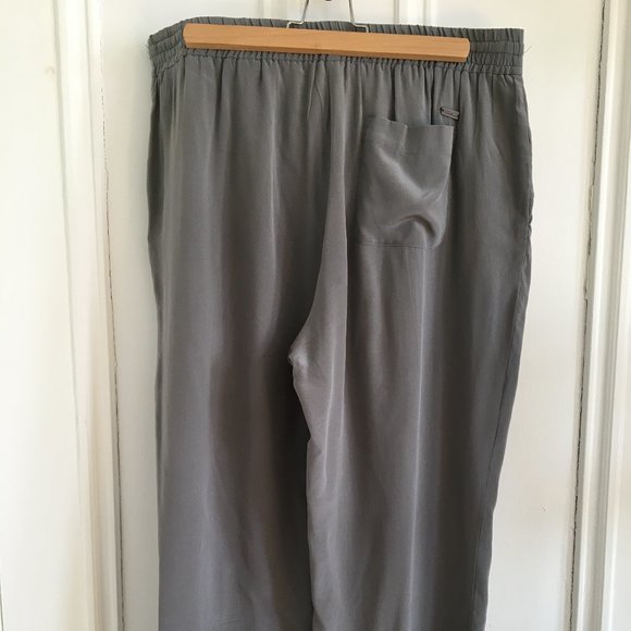100% silk cropped pants - Wilfred (Aritzia) - Picture 2 of 4